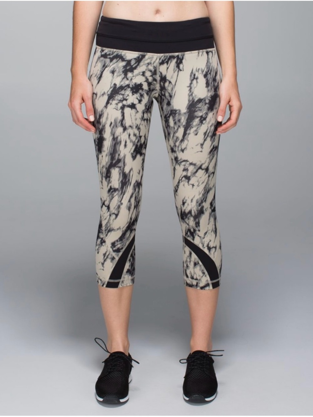 Lululemon Cropped Leggings Run Inspire marble Print Size 8